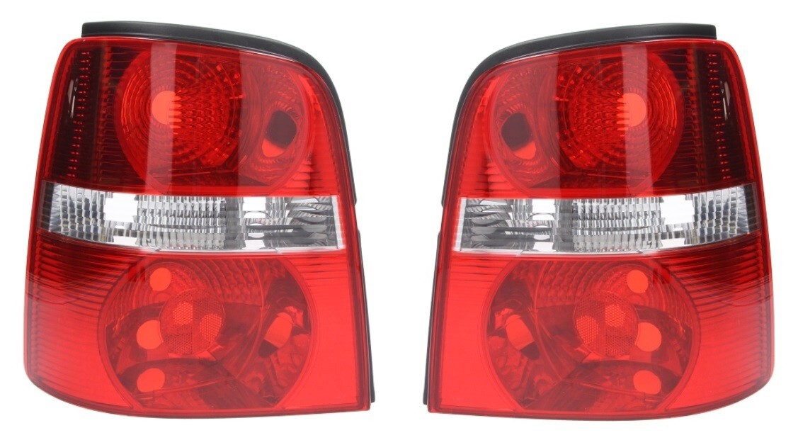 Feu arrière VW Touran I pour remplacer des optiques cassées au contrôle technique