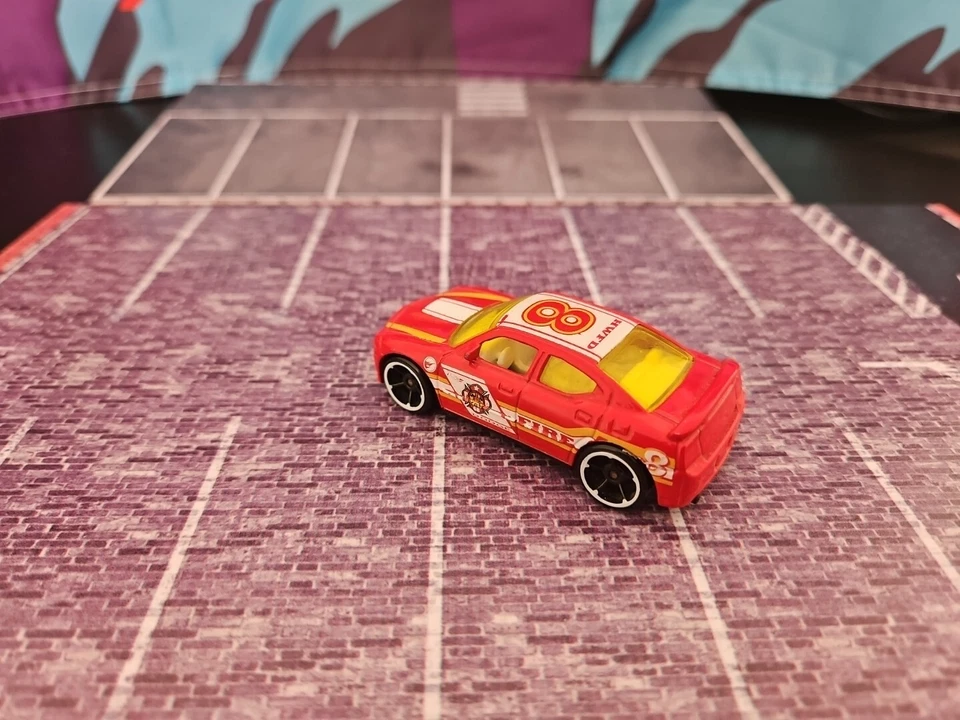 Dodge Charger SRT8 Hot Wheels Departamento de Bomberos Treasure Hunt Combine franqueo Foto 4 de 4