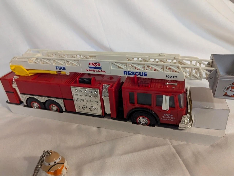 EXXON 1998 Collector’s Edition Fire Truck 7th in Series, New In Box - Image 4 of 4