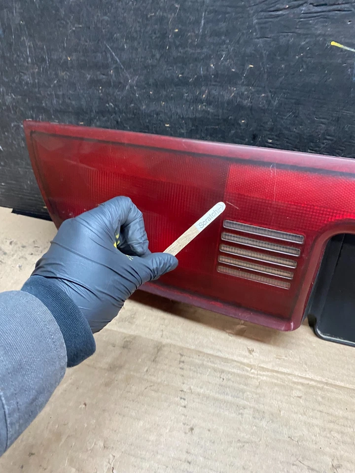 1997 年至 2004 年别克富豪中心后备箱盖尾灯原始设备制造商 v3388 DG — 第 4/4 张图片