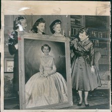 1956 Mamie Eisenhower Wa Carrollyn Allen Dunkle Hilson Vintage Press Photo 8x8