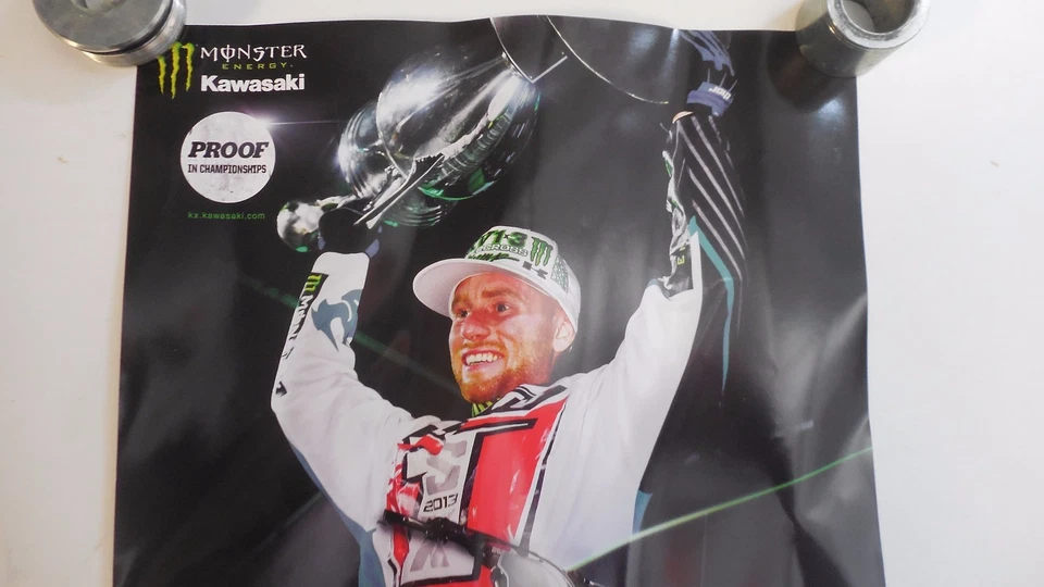 Póster de distribuidor de bebidas energéticas Kawasaki KX Dynasty con Villopoto Monster Foto 2 de 4