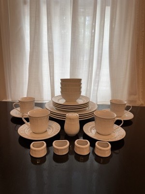 Gibson Regalia White Dishes 4 Place Settings 25 Pieces