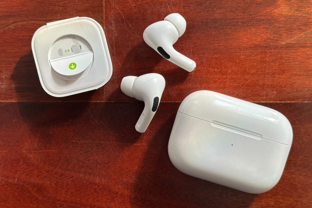 Apple AirPods Pro with Wireless Charging Case and Genuine Leather