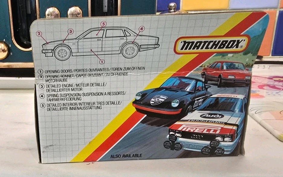 Matchbox Superkings Jaguar XJ6 en rojo metalizado Ref K-146 en 1:36 Foto 2 de 4