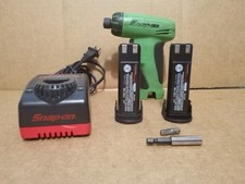 Snap-on Cts561clg Green Screwdriver Charger 2 Batteries Bundle. Snap-on Cts561clg Green Screwdriver Charger 2 Batteries Bundle.