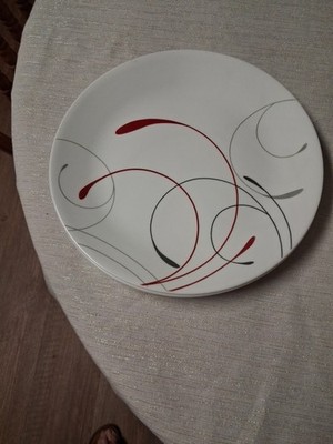 Four Corelle Swirl Plates With Four Small Bowls. Perfect Condition. Great If You