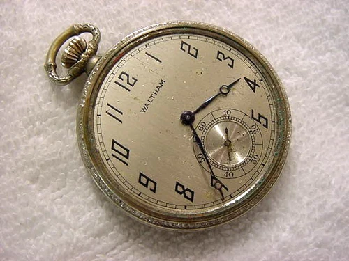 Vintage large antique pre 1920 Art Deco WALTHAM ENGRAVED pocket watch