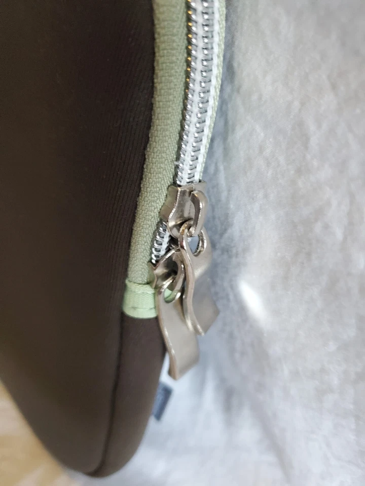 Funda Mensajera de Neopreno SUMDEX Neoart MARRÓN con Cremallera Se Adapta a Mesa de 10.2" y Almohadilla I. Foto 4 de 4