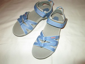 teva tirra size 6