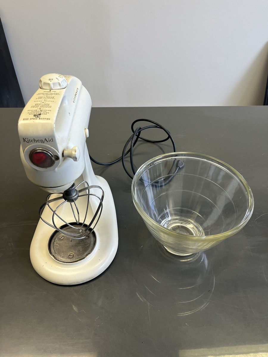 VTG KitchenAid Model 3-C Stand Mixer 2 Glass Pyrex Beehive Bowls 