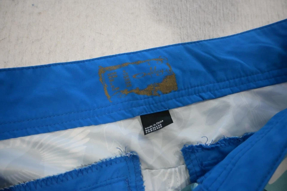 Oakley Board Shorts Floral Performance Swim Wear Womens Size 6 - Image 2 of 4