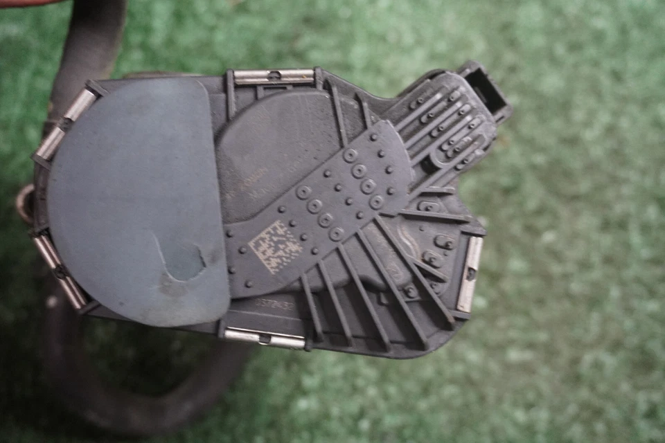 2011 CHEVROLET Aveo 1.6L THROTTLE BODY OEM 136K Miles 55561495 - Image 4 of 4