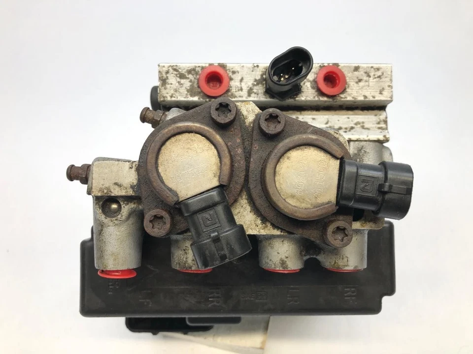 1996 - 1998 Geo Tracker Anti-Lock Brake Pump/Module Assembly OEM 18019296 - Image 4 of 4