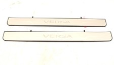 NUEVO OEM placas de umbral de puerta delantera de metal cepillado T99G65EE90 para Nissan Versa 20-25