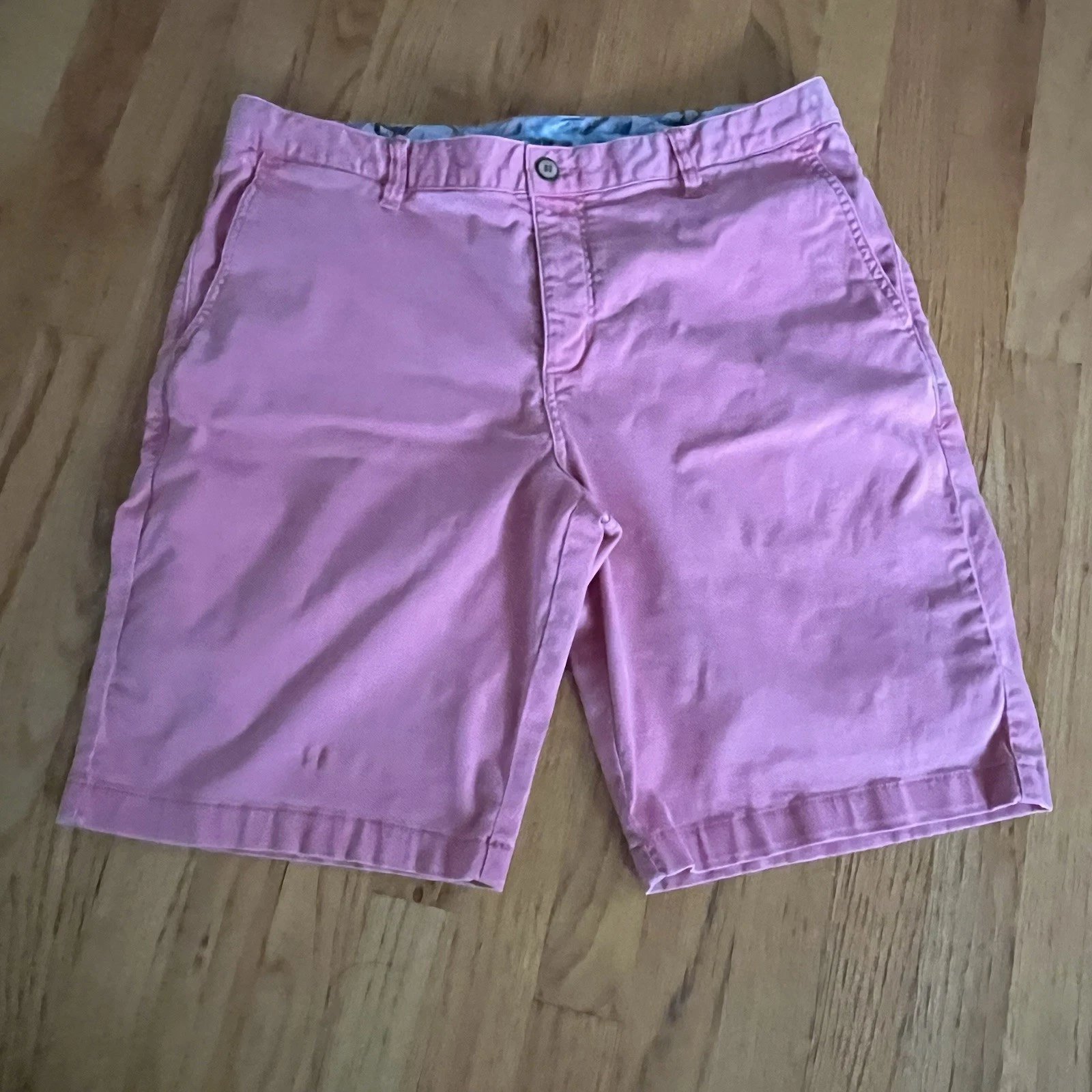Tommy Bahama Men’s Shorts Size 36 Chino Stretch Flat Front Pink Casual Preppy