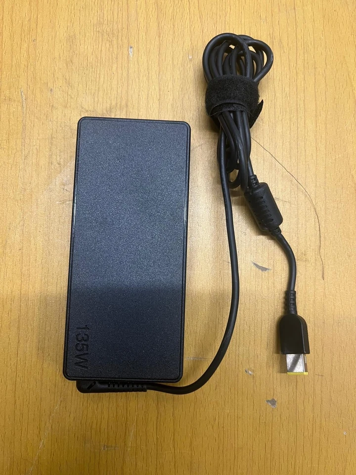 Chargeur Lenovo 135W Original – Embout Carré Jaune (Slim Tip)  – Occasion A+ - Immagine 3 di 4
