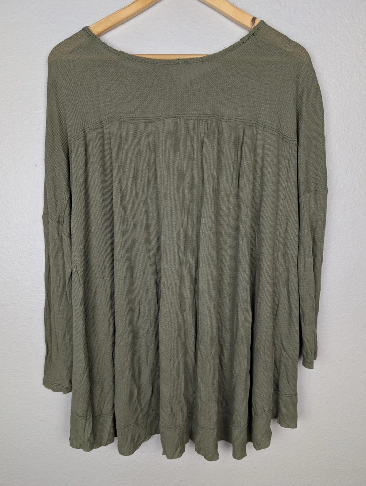 Camisa Free People Mujer XS Verde Tejido Waffle Henley Térmica Alta Baja Boho Foto 3 de 4