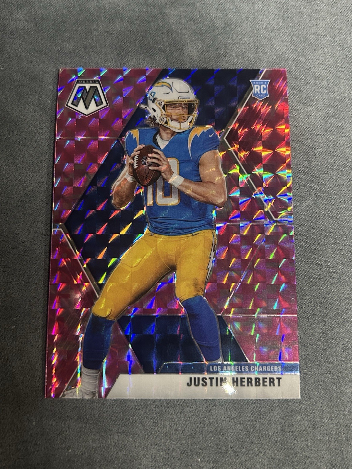 2020 Panini Mosaic - Rookies Justin Herbert #204 Camo Pink Mosaic Prizm (RC)