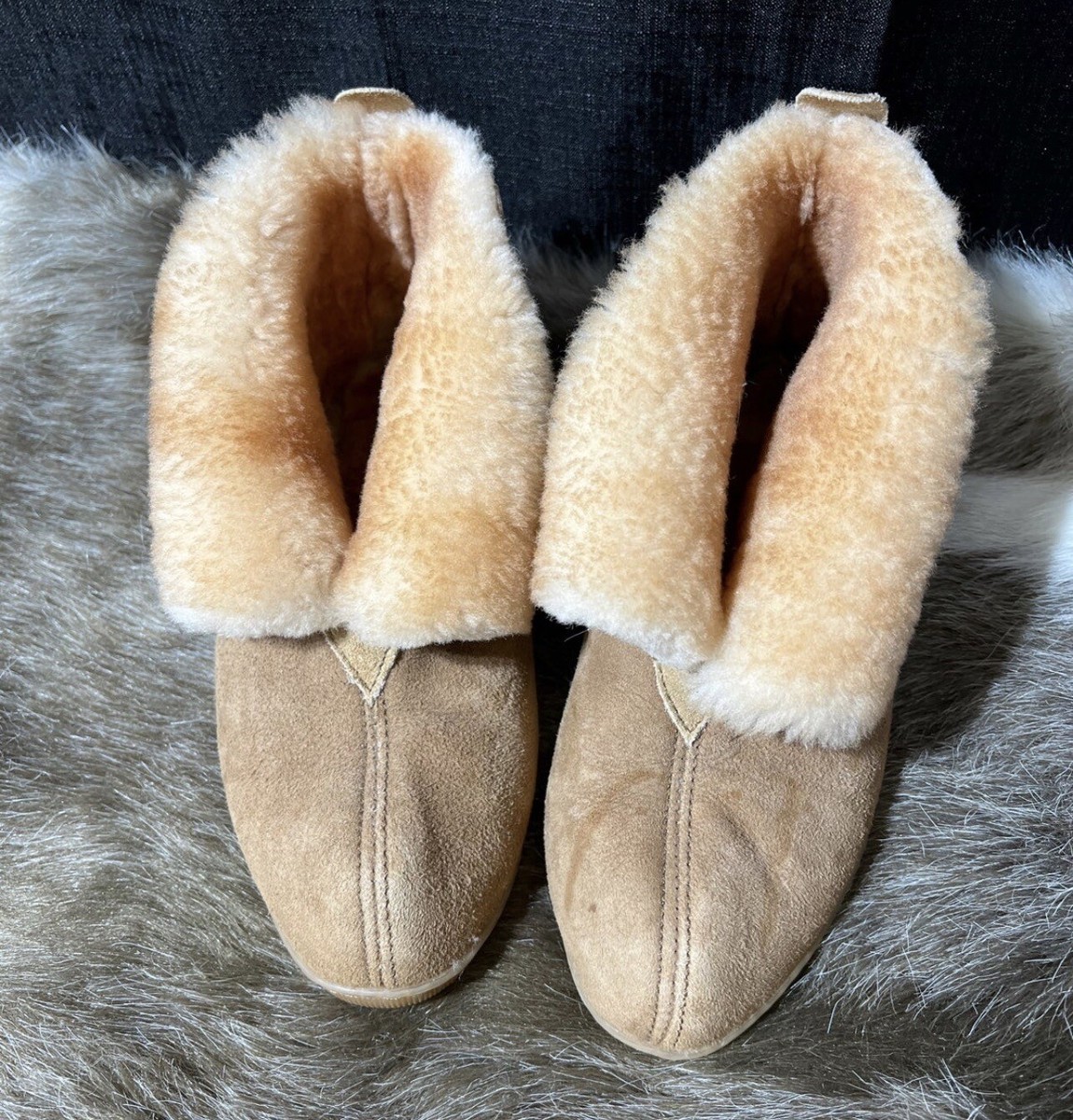 Minnetonka Boots Women's Brown Shearling Sheepskin Slip On Slippers  Booties