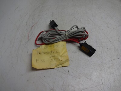 Omron E3S-2LE41 Photoelectric Switch and E3S-2DE41 Photoelectric Switch