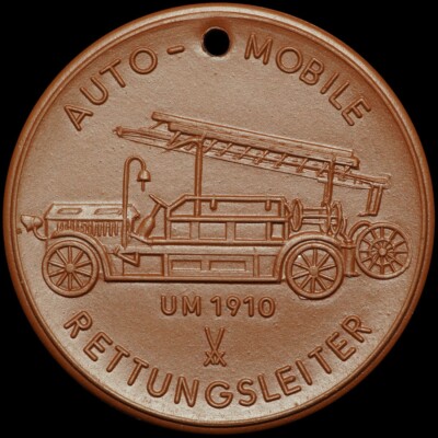 RIESA / SACHSEN: Porzellan-Medaille 1974. 100 JAHRE FEUERWEHR - RETTUNGSLEITER.