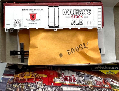 HO GREENWAY PRODUCTS CUSTOM PAINTED BEER REEFER KIT HOLIHAN'S STOCK ALE