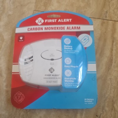 First Alert CO605 Carbon Monoxide Plug-In Alarm with Battery