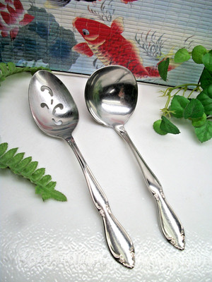 Oneida Ltd.    BERKELEY SQUARE    Stainless  Pierced Serving Spoon & Gravy Ladle