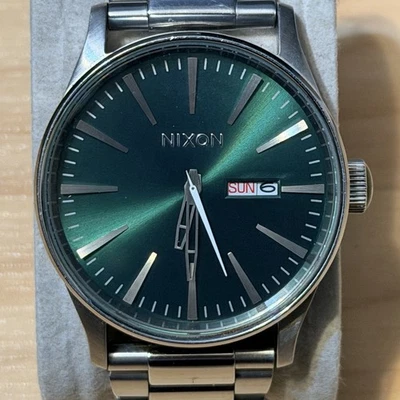 Reloj analógico para hombre Nixon The Sentry SS "Never Be Late" esfera verde rayos de sol FUNCIONA - Imagen 1 de 4