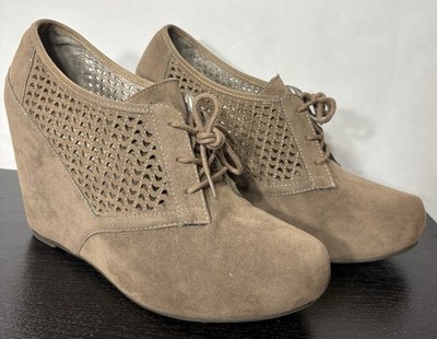 Women's Fergalicious Dade size 10 Taupe brogue wedge 4'' heel