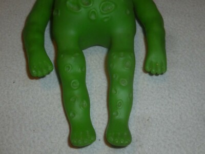 VINTAGE OOZE GREEN ALIEN FIGURE TOY 1981 OOZE-IT SQUEEZE MONSTER
