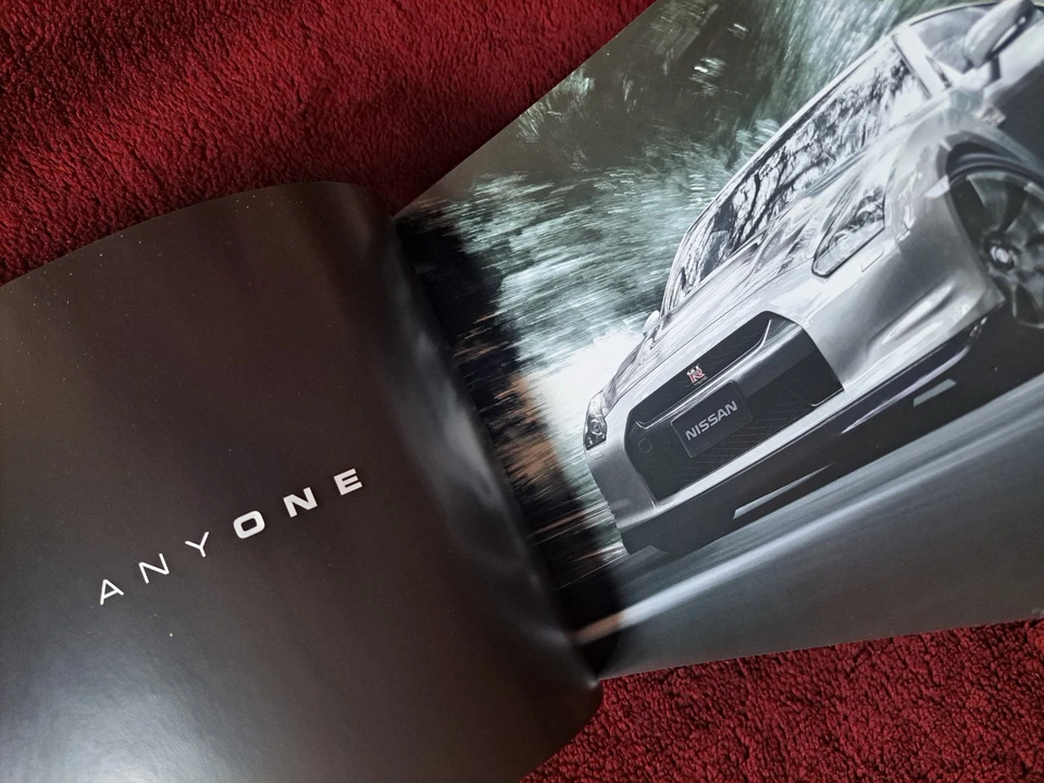 NISSAN SKYLINE GTR35 UK Hard Back Sales Book - Image 2 of 4