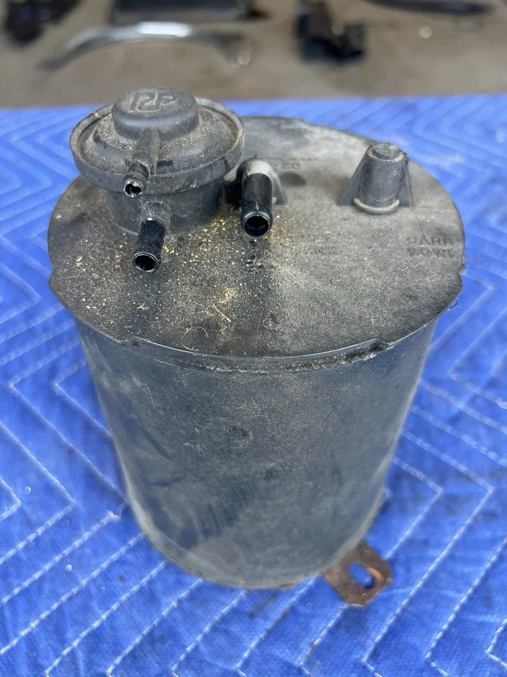 Filtro de bote de carbono Cadillac Seville 1980-1985 17075825FB GM OEM #3442M Foto 4 de 4