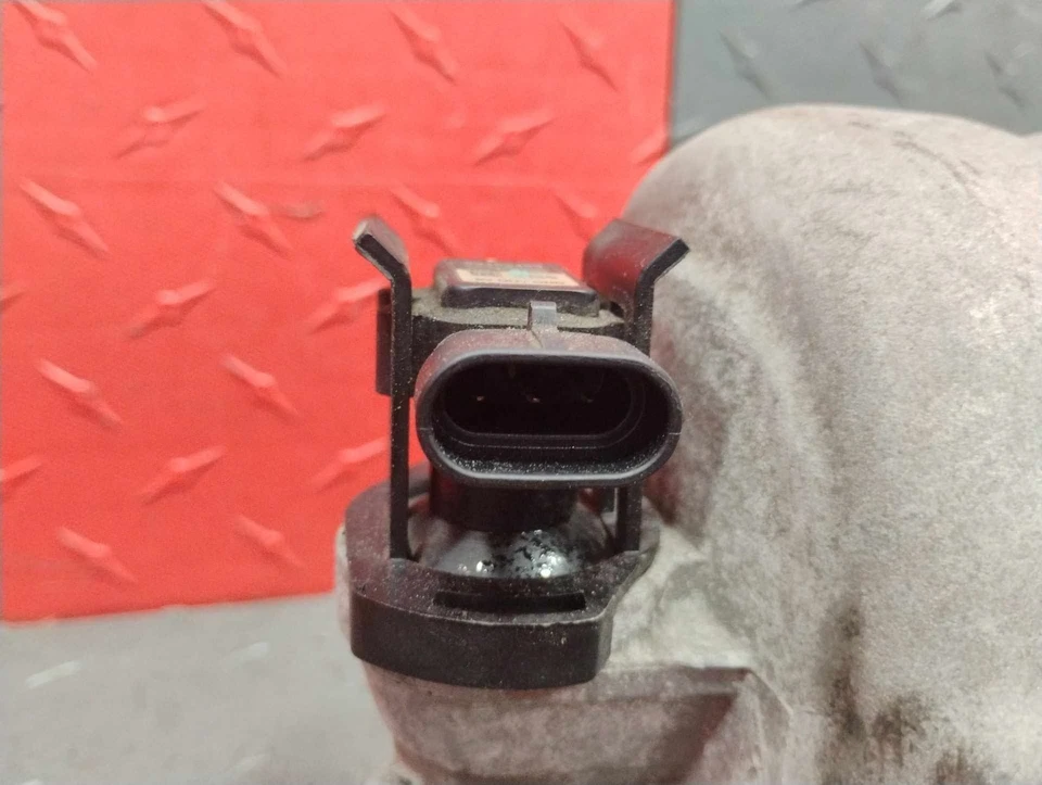 Pontiac Grand Prix 2004-2008 3,8 colector de admisión de aire superior OEM #12589517 Foto 3 de 4