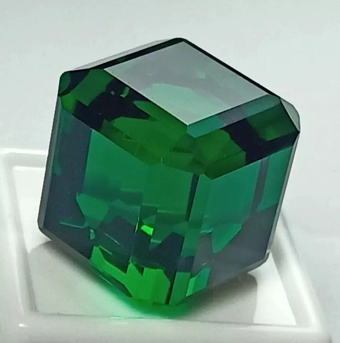 Pietra preziosa sfusa certificata taglio cubo tsavorite granato verde naturale 100,10 ct - Foto 8 di 8