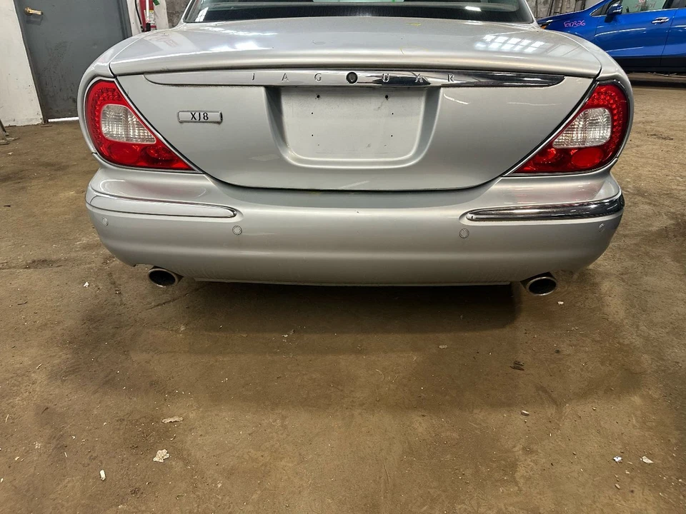 Used Rear Bumper Assembly Rear fits: 2006 Jaguar Xj8 park assist Rear Grade A Foto 3 de 4