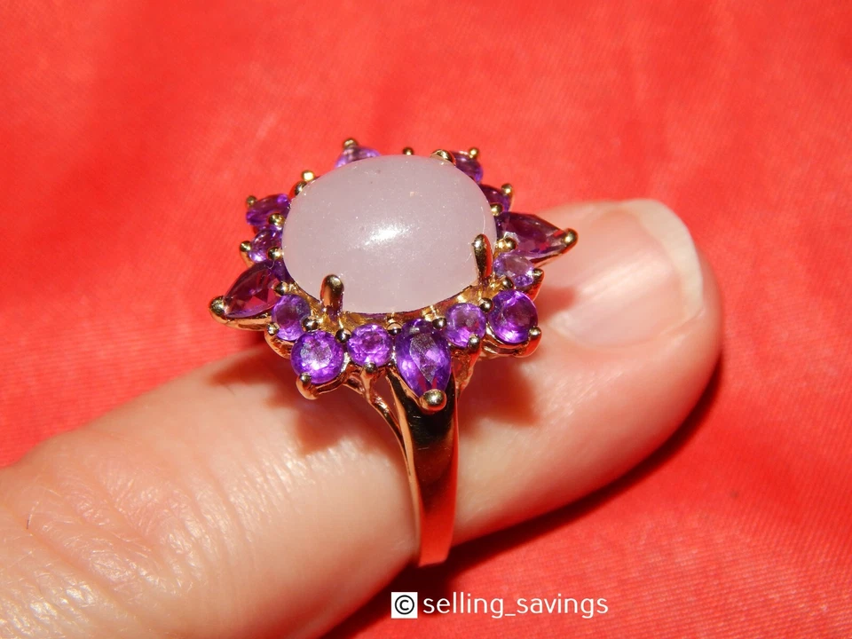 14K YELLOW GOLD 7.00 TCW  NATURAL LAVENDER JADE CABOCHON  & AMETHYST HALO RING   - Image 3 of 4