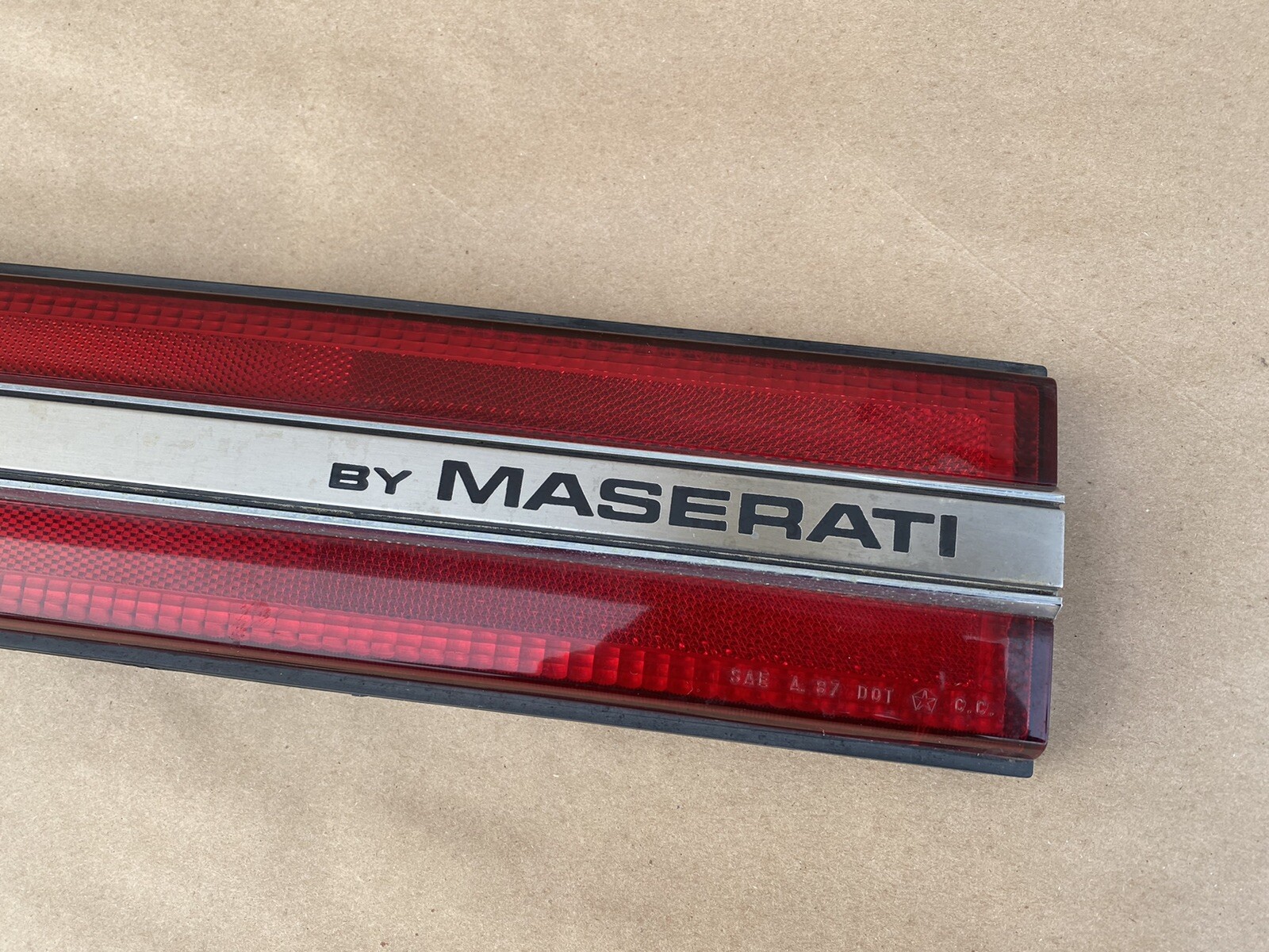 1989-1991 CHRYSLER TC MASERATI  OEM TRUNK MOUNT REFLECTER TAILLIGHT ASSEMBLY