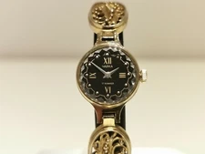 VINTAGE LUXURY GOLDEN TONE MECHANICAL LADIES WATCH BRACELET "CHAIKA"/BLACK DIAL