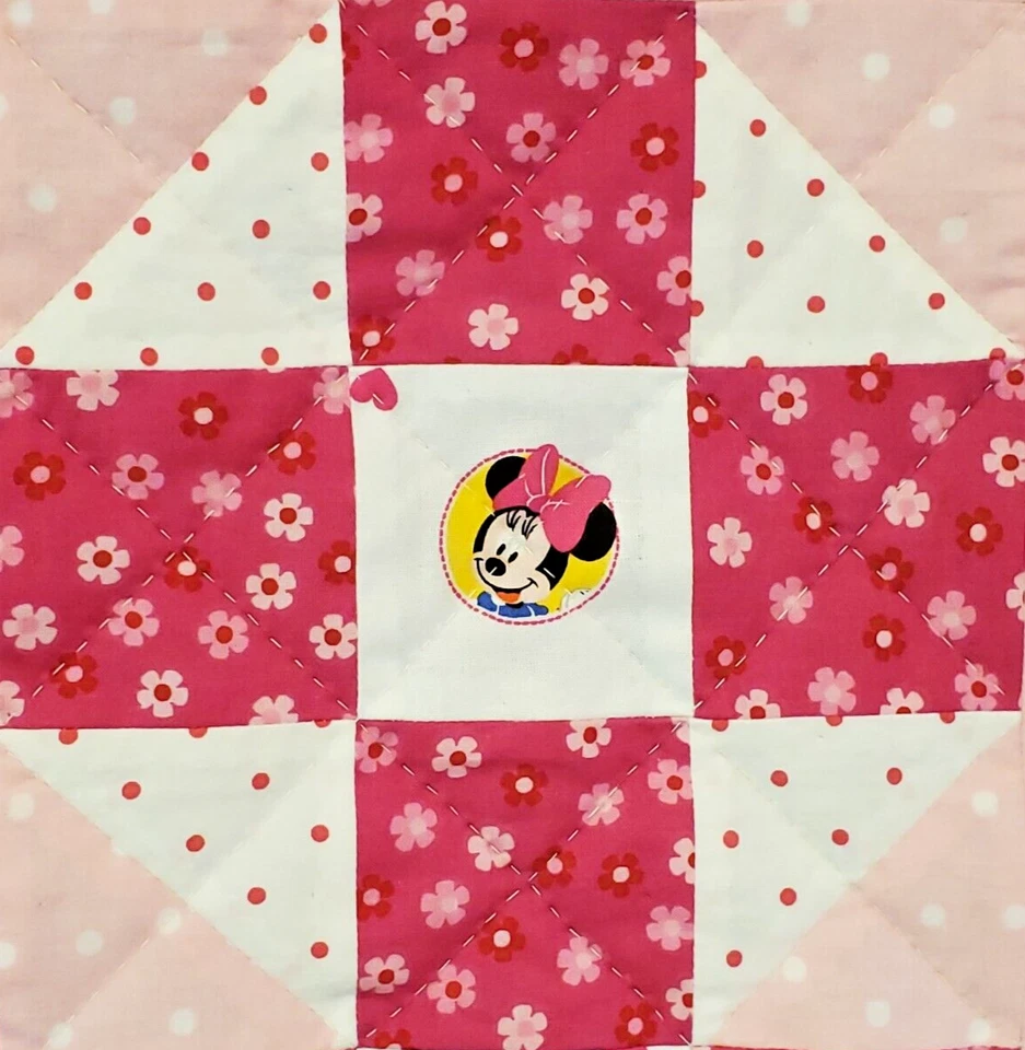Nuevo Edredón Bebé Hecho a Mano y Acolchado a Mano "Minnie Mouse" Patrón Patchwork Foto 4 de 4