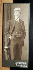 stehender Junge / Schüler mit Mütze - Studentika / CDV Joh. Averhoff Barmstedt