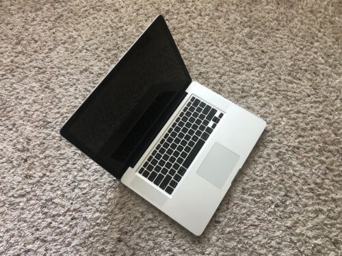 Apple MacBook Pro 15 pouces. (Mi-2010) 2,66 GHz RAM 4 Go sans disque dur - Photo 1/5