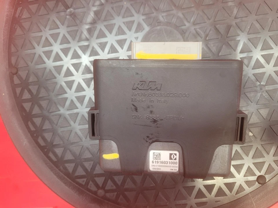 KTM 1290 SUPER DUKE R EVO CHASSIS CONTROL UNIT 2022 61916031000 - Image 4 of 4