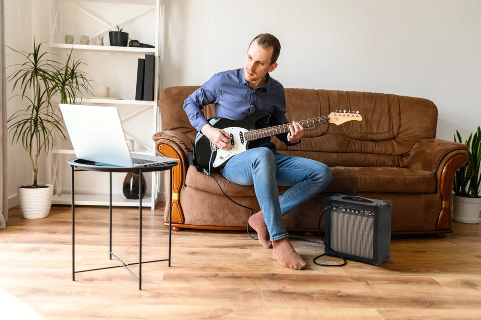 Amplificateur Guitare Electronique 15W Guitar Amp 2 Canaux EQ 3 Bandes AUX MP3 - Photo 2/4