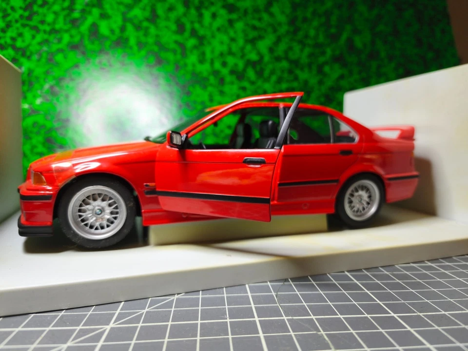 BMW Série 3 E36 318is rouge au 1/18 VT Models - Photo 4/4
