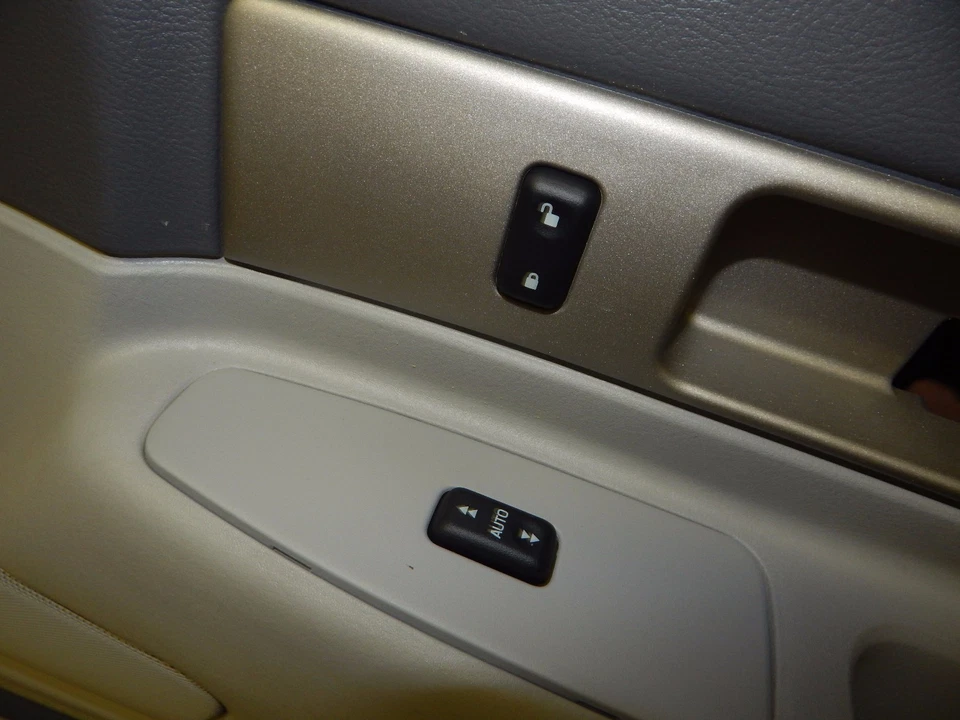 New OEM 2004 Lincoln LS Door Trim Panel Left Hand Side Memory Package Shale - Image 3 of 4