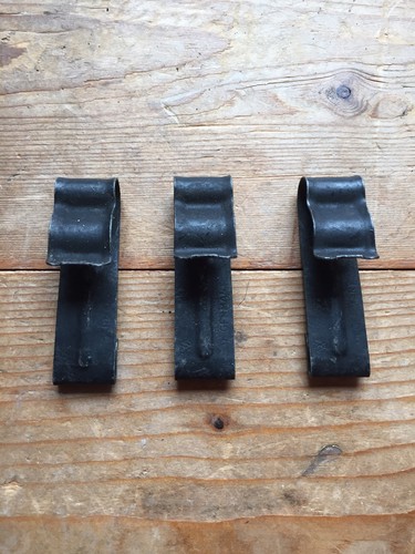 VW Polo 86c 2F Bj. 90-94 3x Halterung Spritleitung Motorraum Wasserabweiser kpl.