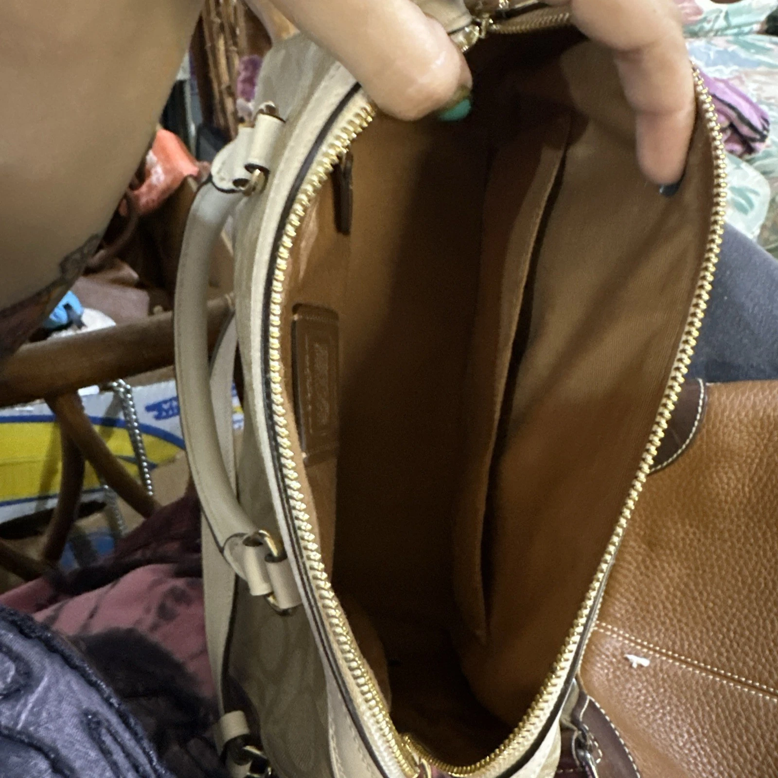 Borsa a tracolla Coach Rowan da donna in tela nuova con etichette F83607 cachi chiaro gesso