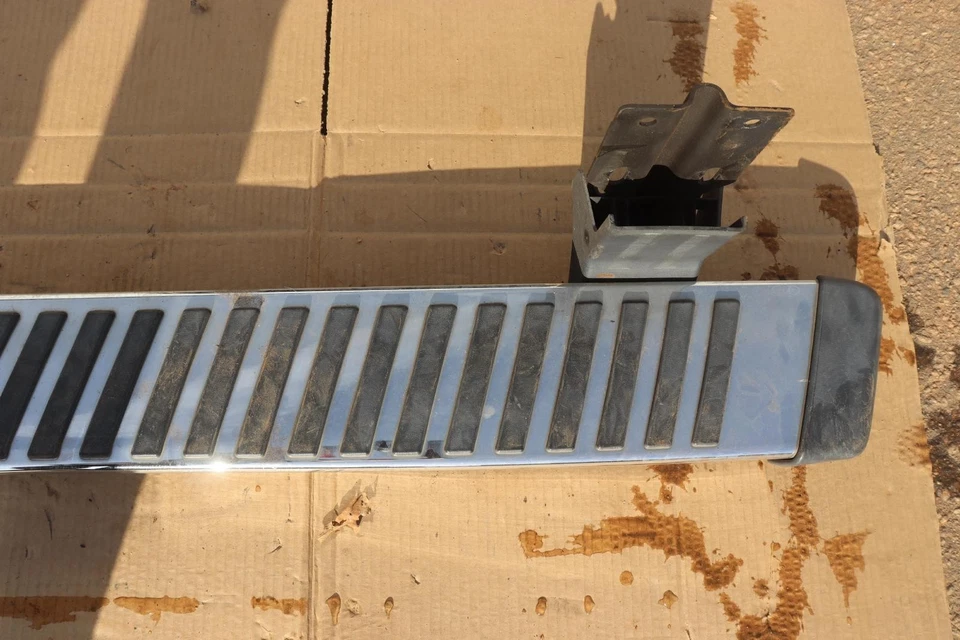 2011-2016 FORD F350 SD CABINE DUPLA LADO ESQUERDO DO MOTORISTA PLACA DE CORRIDA PLACA DE DEGRAU FABRICANTE DE EQUIPAMENTO ORIGINAL - Imagem 2 de 4